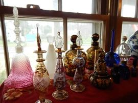 ASSORTED PERFUME BOTTLES