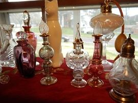 ASSORTED PERFUME BOTTLES