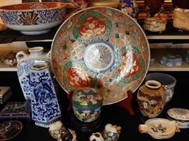 LOTS OF CHINESE AND JAPANESE PORCELAINS