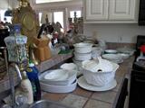 Lots of great kitchen items!