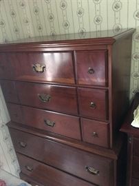 Mahogany chest of drawers