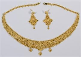 Gorgeous 21K Gold Bib Necklace and matching Earrings. Necklace: 21K yellow gold bib filigree necklace of clover and heart design with lobster claw clasp, marked 21K. 17" L, 37.5 grams. Earrings: Pair companion 21K yellow gold filigree chandelier earrings for pierced ears, marked 21K PP, 1 13/16" L, 8.5 grams. 46 grams total. Condition Report: Excellent condition.
Medium: Gold (21k)
Condition Report: Excellent