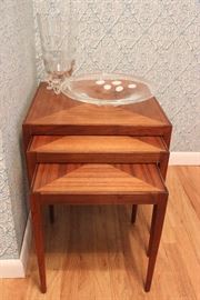 Mid-century nesting tables, art glass bowl, large art glass vase