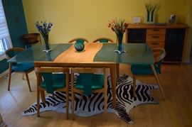 Beautiful Seltz Antigua Dining Set!