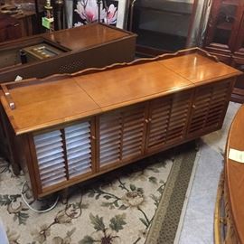 Vintage stereo console with record player. Airline from the 1950s. Radio works