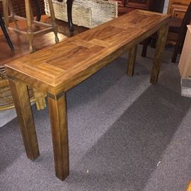  This is a vintage  Drexel heritage sofa table or a whole table Woodbriar. Dimensions are 60 inches long, 14 inches wide, 28 inches tall. Made of oak 
