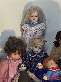  Porcelain dolls 