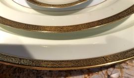 Noritake Goldkin China 12/7-pc Place Setting +++