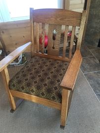 STICKLY ?
Oak rocking chair
