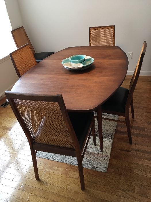 Milo Baughman Dillingham dining room table and 5 chairs, plus 1 chair as is. Nice mid century set