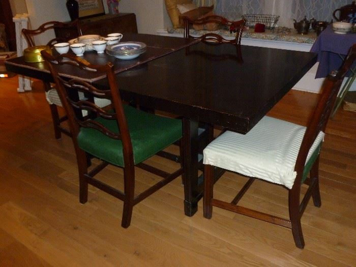 Vintage Dining Room Table w/pads