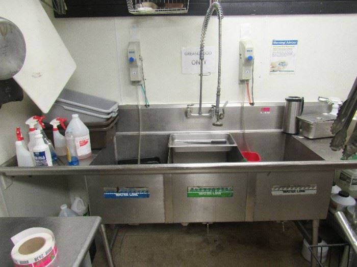 3 Bay Stainless Steel Sink With Hose/Faucet