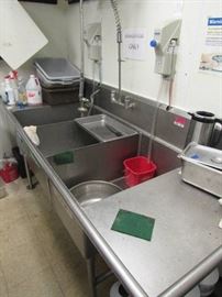 3 Bay Stainless Steel Sink With Hose/Faucet