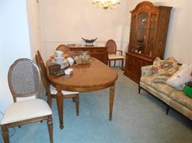 Very nice table with (5) chairs