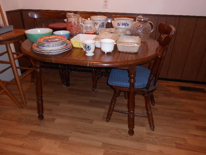 Small kitchen table (4) chairs