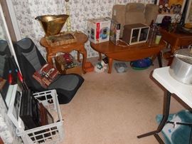 Nice set of coffee/end tables