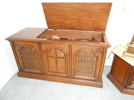 8-track - record- radio