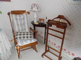 Valet with 2 swing out drawers