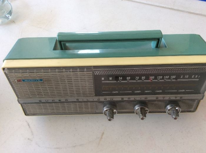 Vintage Teal Super Silicone Solid State 7TR Mamive Radio