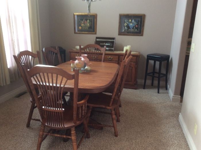 Amishville Dining Room Table, 2 Captains Chairs, 4 chairs with Matching Buffet - LIKE NEW