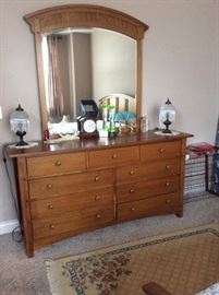 
Thomasville Queen size bed, two matching end table, dresser and chest of drawers with mirror - LIKE NEW
