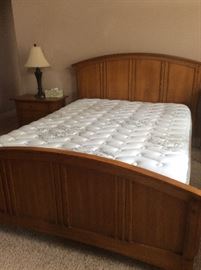 
Thomasville Queen size bed, matching end table, dresser and chest of drawers with mirror - LIKE NEW
