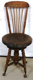 Spindle back piano stool