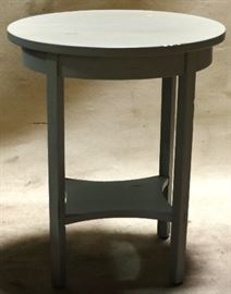 Round accent table