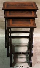 Polidor set of nesting tables