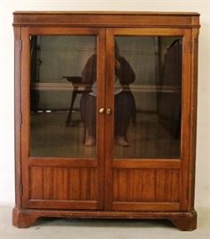 Drexel 2 door bookcase
