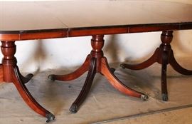 Accompanied with 2 extra leaves