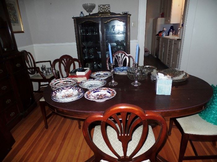 Duncan Phyfe dining room set, table has leaves