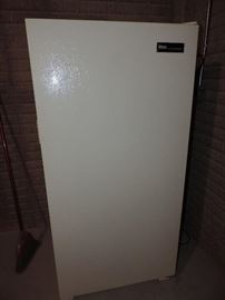 GIBSON FREEZER - please note, this is in the basement - if you are purchasing this item you will need to PROVIDE HELP MOVING IT
