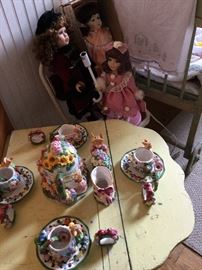 Perfect vintage drop leaf child's table with Easter tea set.
