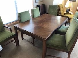 Mid Century Modern Dinning Room Table & 6 Chairs- (2 host)