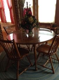 Maple round breakfast table & 4 chairs