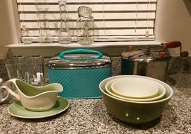 Vintage Pyrex nesting bowls and cake carrier