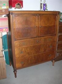 Chest of drawers