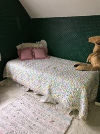 TWIN MATTRESS WITH FRAME / BEDDING