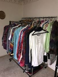WOMENS CLOTHING SIZE LARGE TO XLARGE-LOTS OF CHICO'S CLOTHING