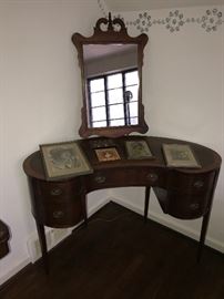 KIDNEY SHAPED MAHOGANY DESK
