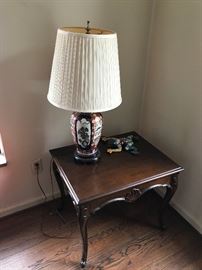 QUEEN ANNE WOODEN MAHOGANY TABLE AND ORIENTAL LAMP