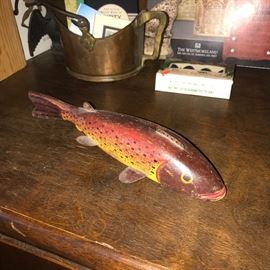 ANTIQUE LARGE WOODEN TROUT DECOY WITH METAL FINS