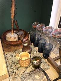KITCHENWARE AND GLASSWARE