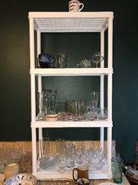 KITCHENWARE AND GLASSWARE