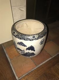 ORIENTAL BLUE AND WHITE PLANTER