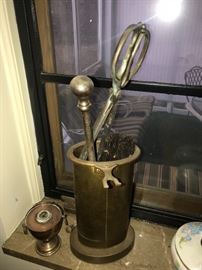 ANTIQUES AND COLLECTIBLES