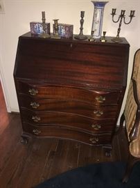 CHIPPENDALE MAHOGANY SLANT-TOP DESK
