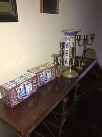 COLLECTIBLE HOME DECORATIONS