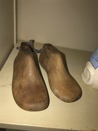 WOODEN SHOE MOLDS